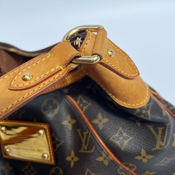 Authentic✅ Louis Vuitton Monogram GM Shoulder Bag - Picture 3 of 14